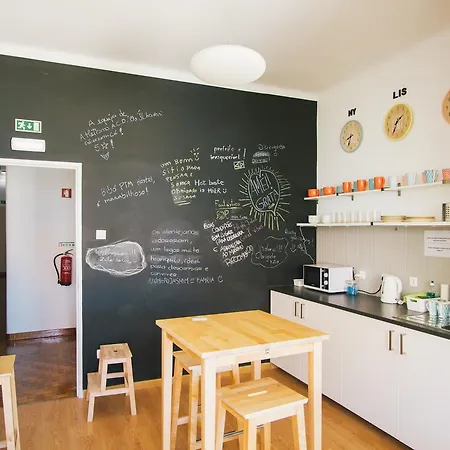 Ptm Downtown Hostel&suites *