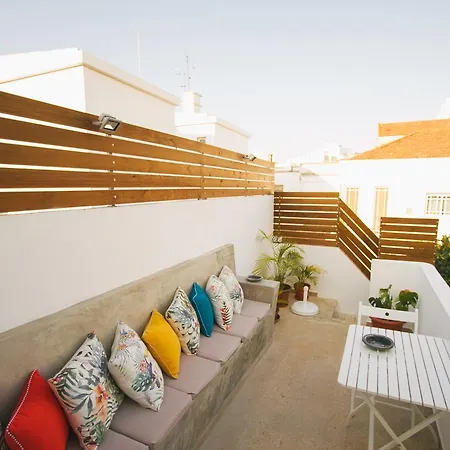 Ptm Downtown Hostel&suites