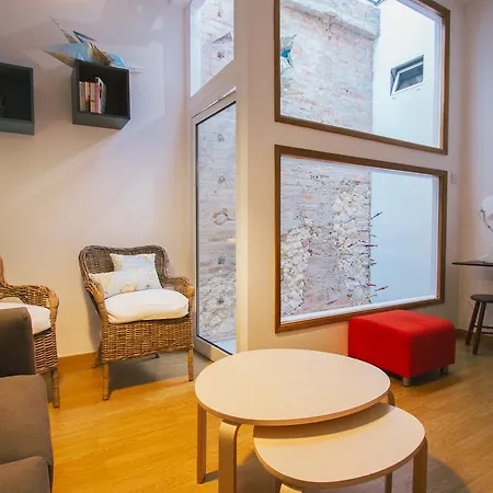 Ptm Downtown Hostel&suites ホステル *